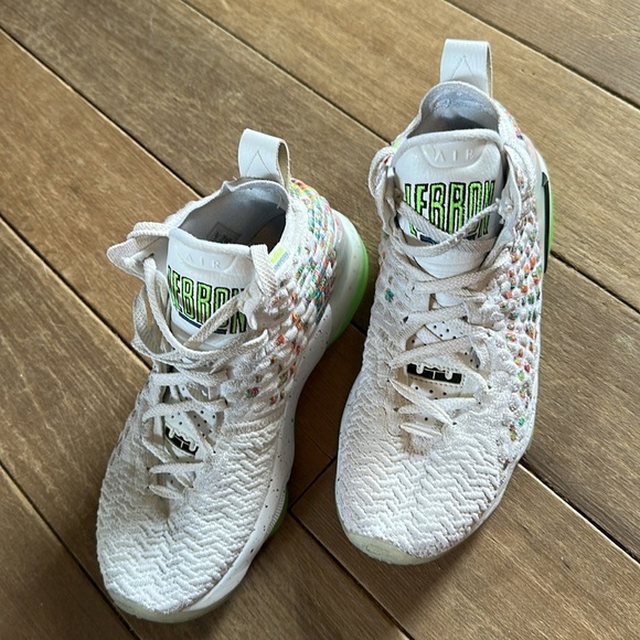 Nike LeBron 17 Air Command Force Shoes size 6Youth - Picture 3 of 8